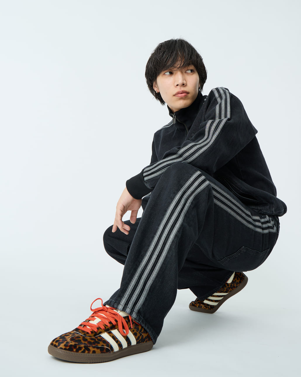 adidas Originals [アディダス オリジナルス] ファイヤーバード デニムトラックトップとトラックパンツです。