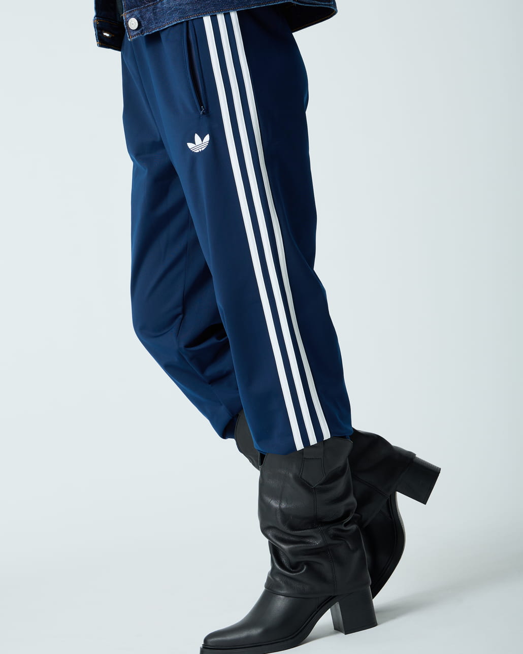 adidas Originals [アディダス オリジナルス] ファイヤーバード トラックパンツです。