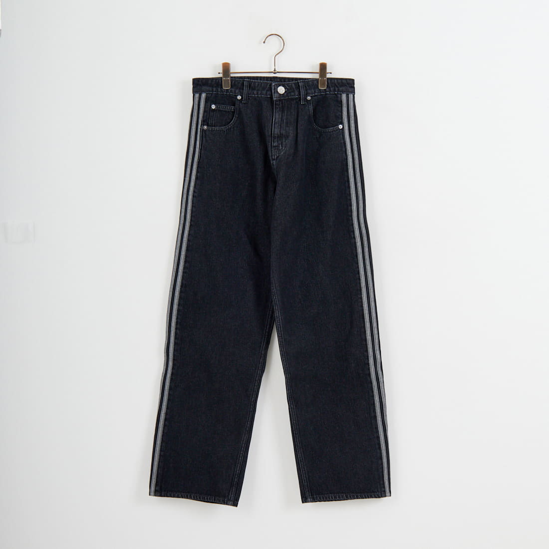 adidas Originals [アディダス オリジナルス] ファイヤーバード デニムトラックパンツ [CT053]です。