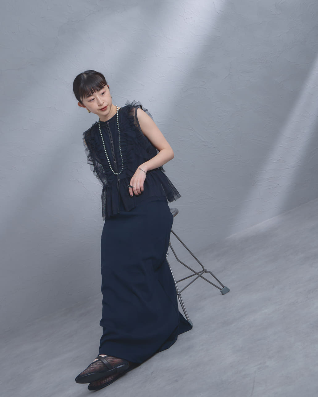 【限定展開】nenom [ネノム] マルチWAY チュールベスト [NE26312006]の着用画像です。