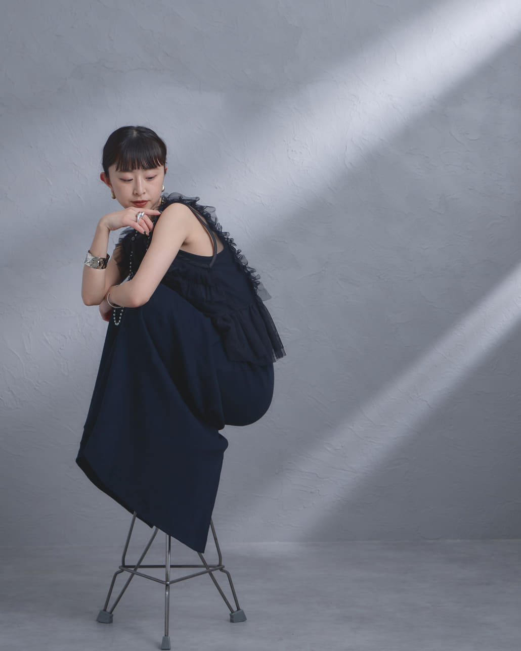 【限定展開】nenom [ネノム] マルチWAY チュールベスト [NE26312006]の着用画像です。