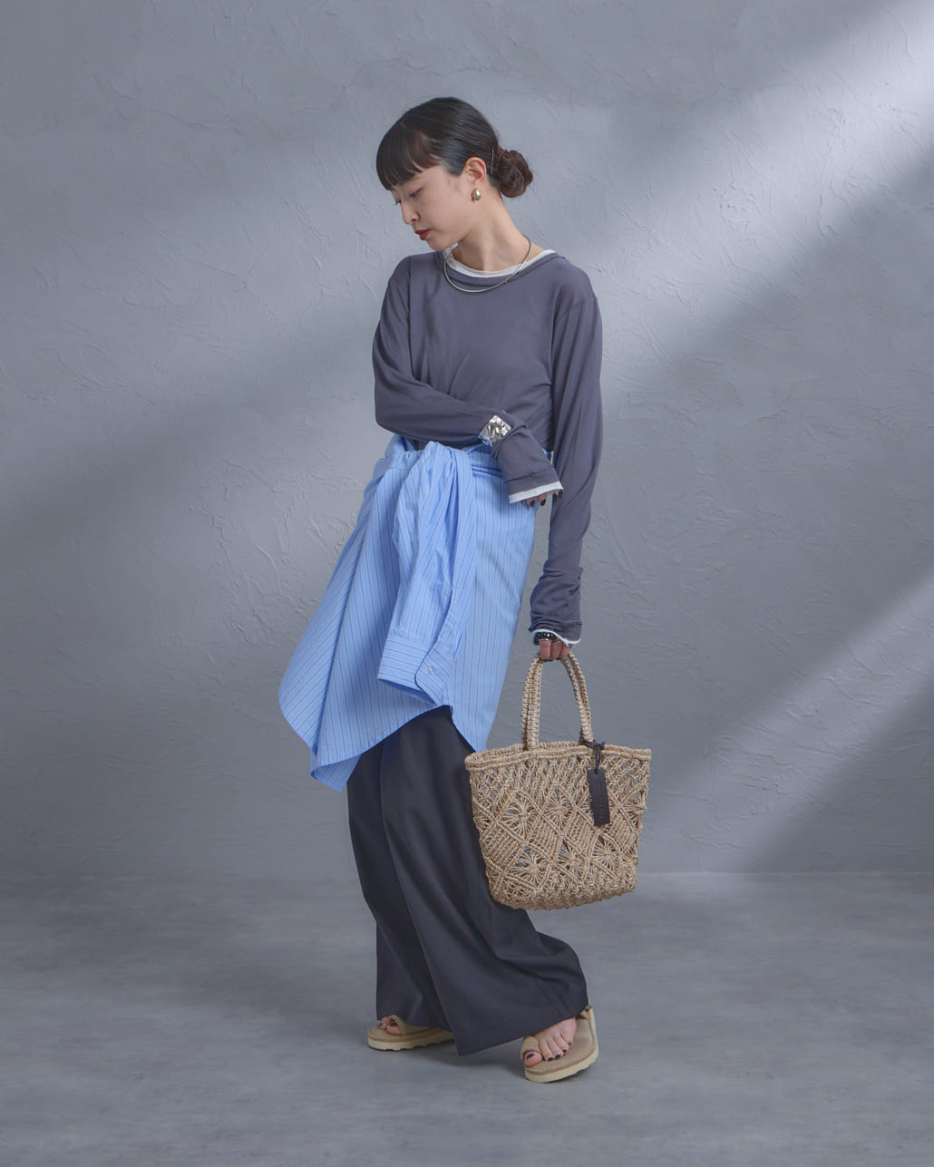 nenom [ネノム] シアーレイヤードロンT [NE26312002]の着用画像です。