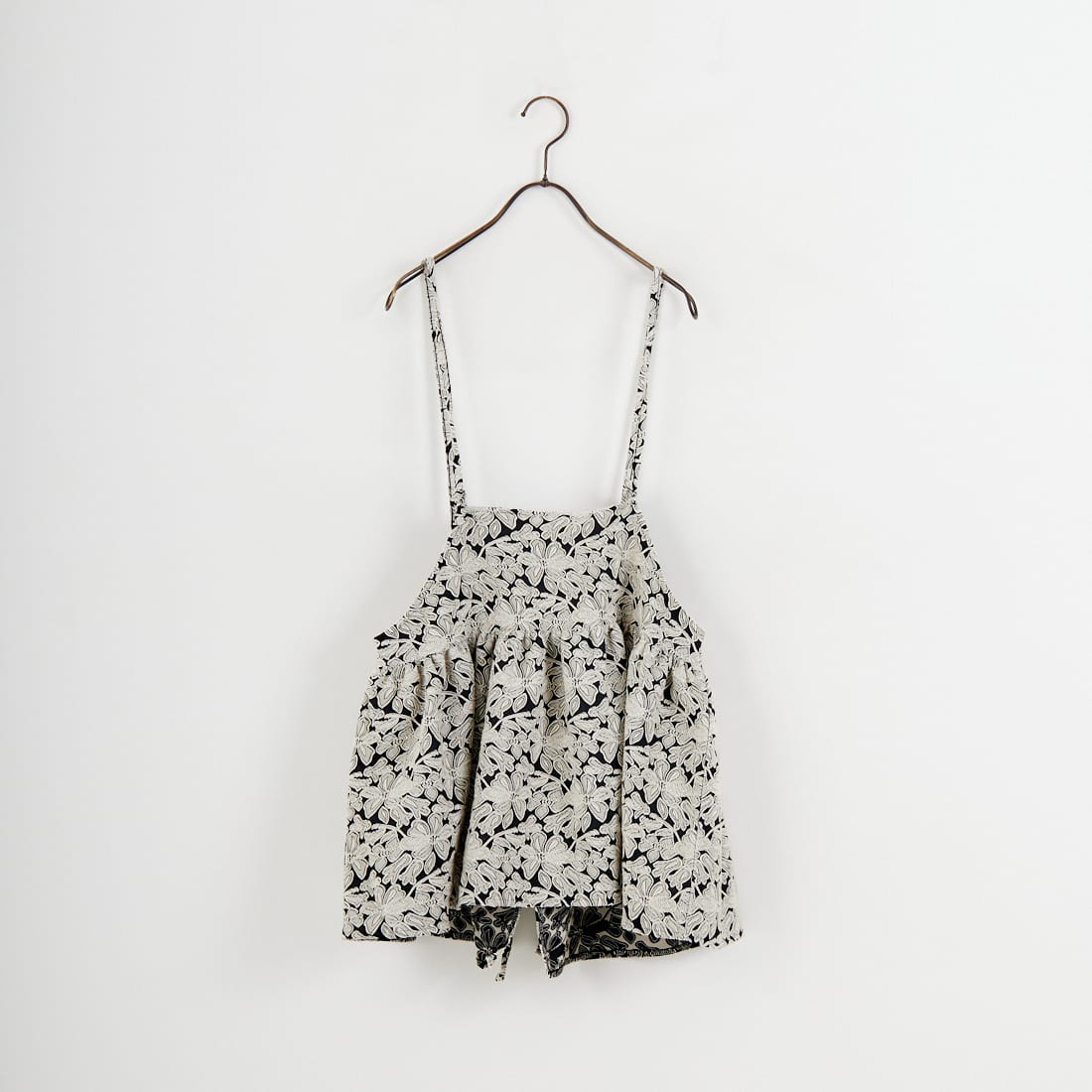 nenom [ネノム] マルチWAY ジャガード ペプラムキャミブラウス [NE26312007]です。