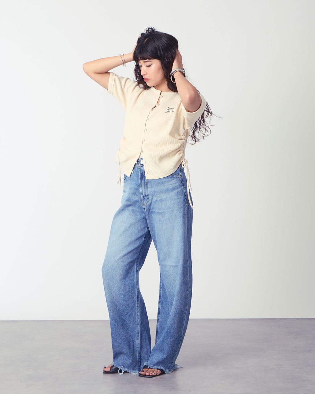 YANUK [ヤヌーク] カーブテーパード LAURA/ローラ [57141314]のスタイリングです。