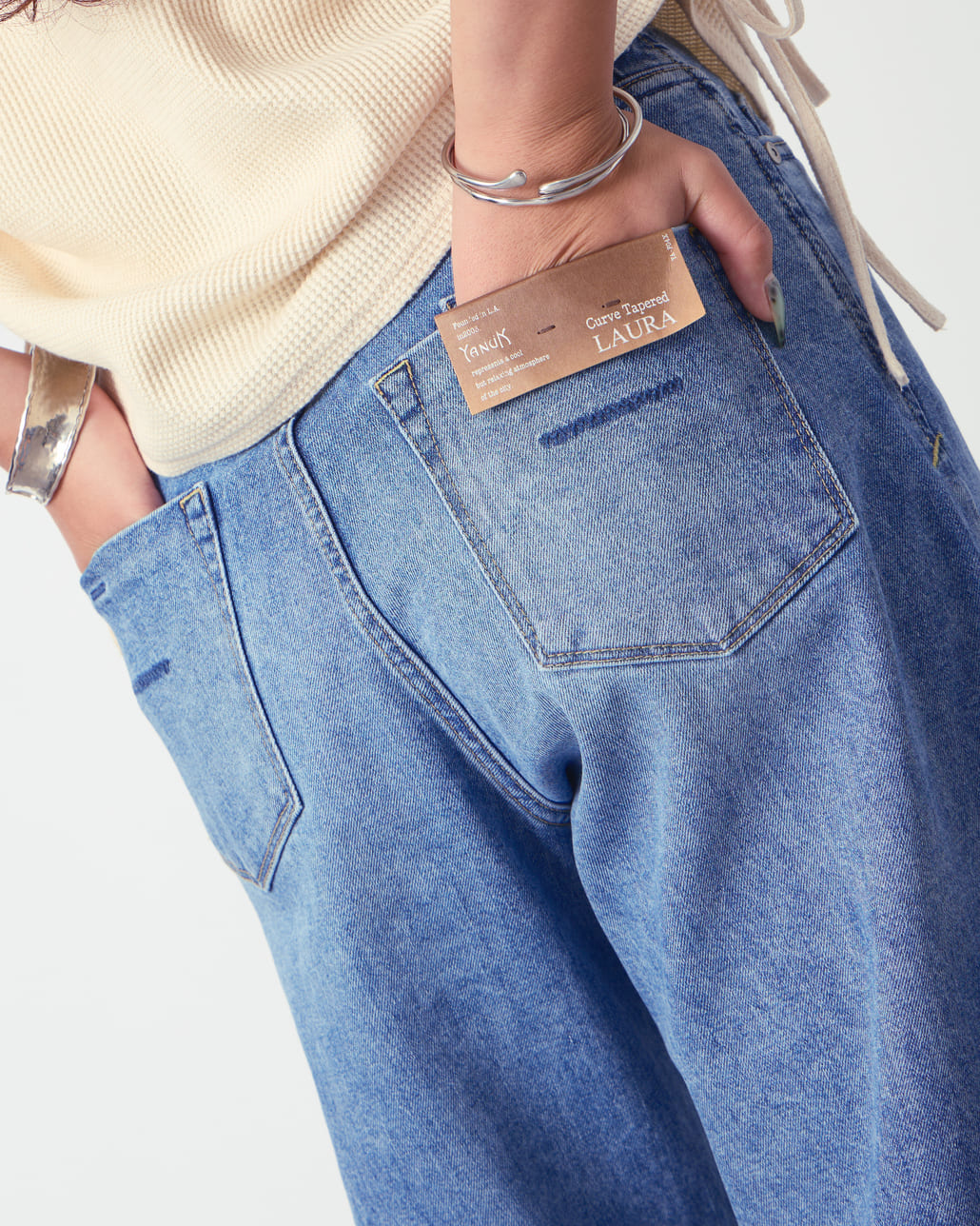 YANUK [ヤヌーク] カーブテーパード LAURA/ローラ [57141314]のスタイリングです。