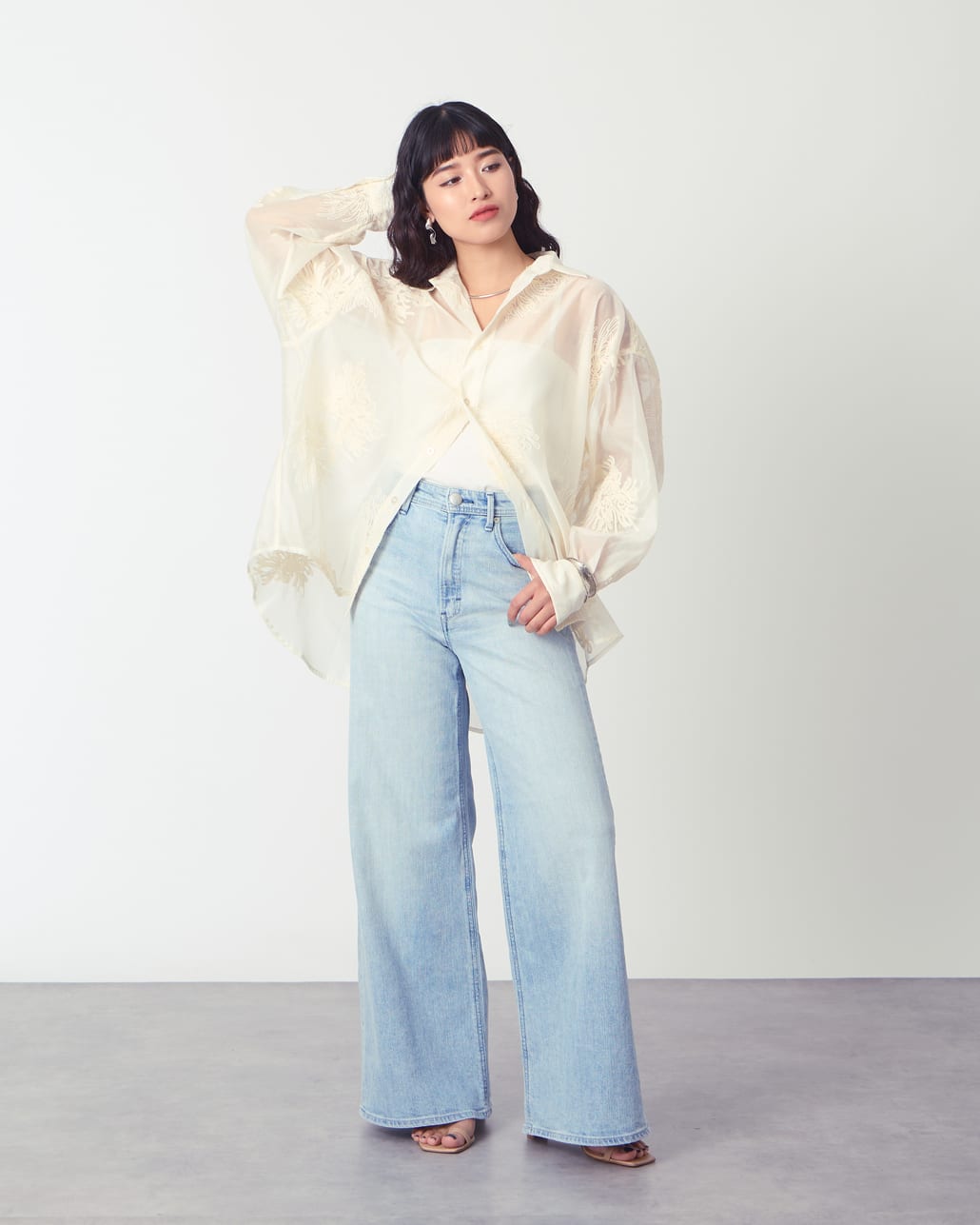 YANUK [ヤヌーク] ワイドフレアデニム [57161382]のスタイリングです。