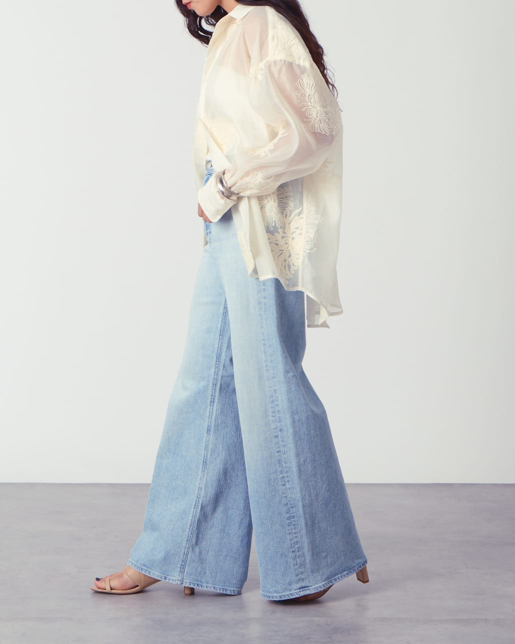 YANUK [ヤヌーク] ワイドフレアデニム [57161382]のスタイリングです。