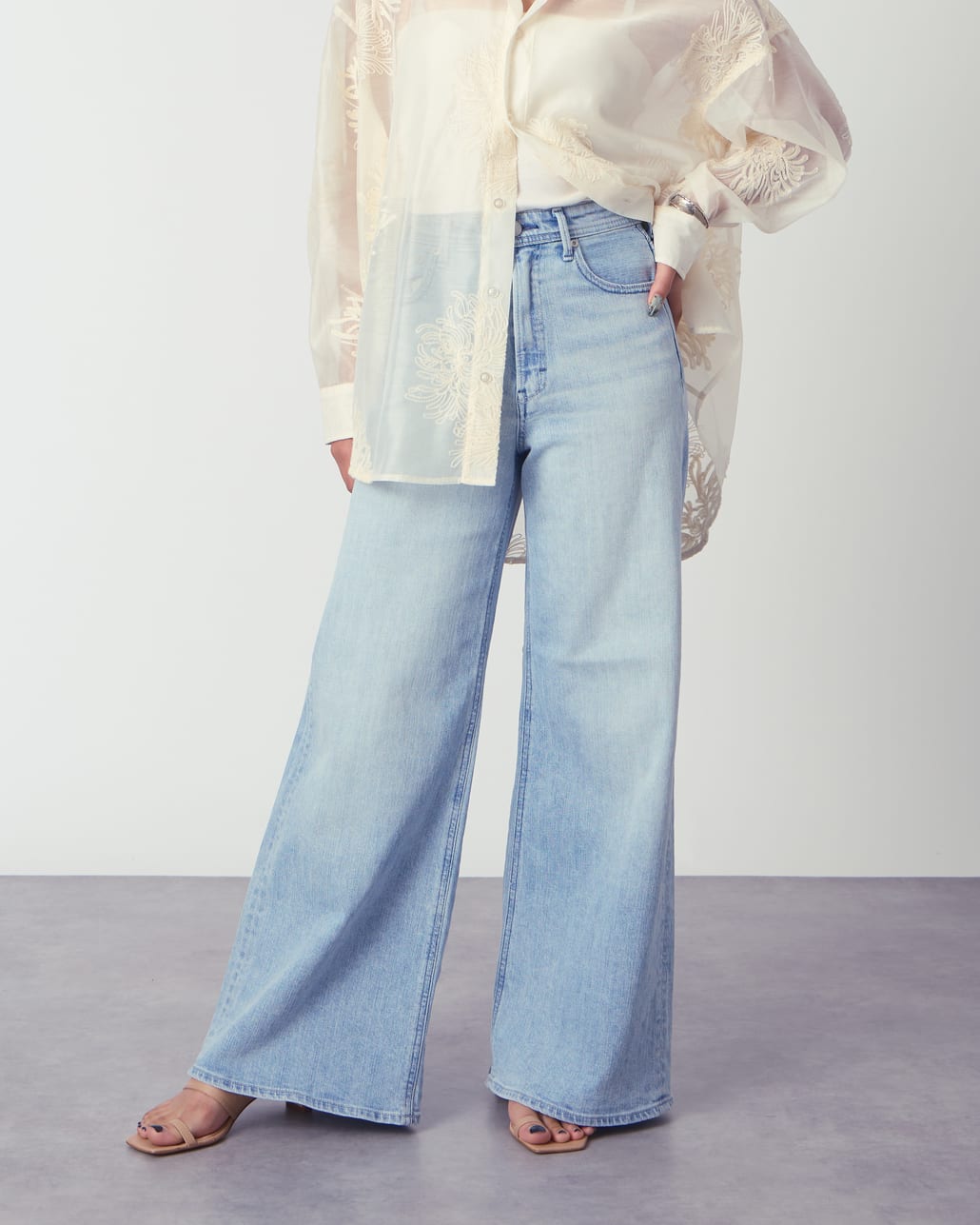 YANUK [ヤヌーク] ワイドフレアデニム [57161382]のスタイリングです。