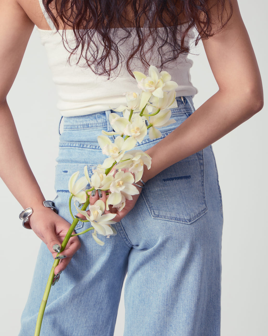 YANUK [ヤヌーク] ワイドフレアデニム [57161382]のスタイリングです。