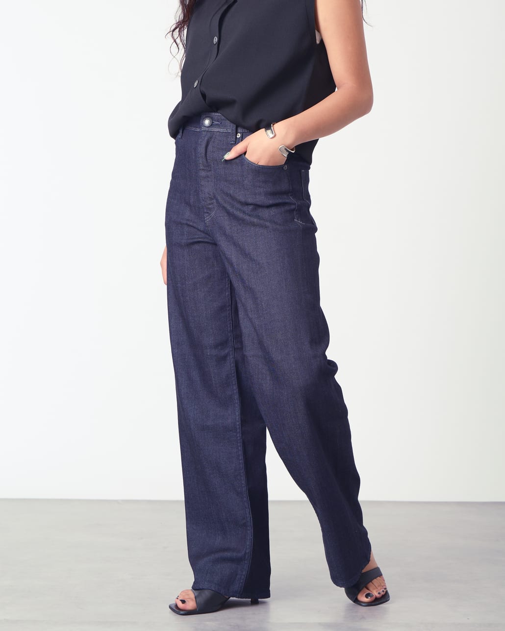 YANUK [ヤヌーク] ワイドストレートデニム LILITH/リリス [57153077]のスタイリングです。