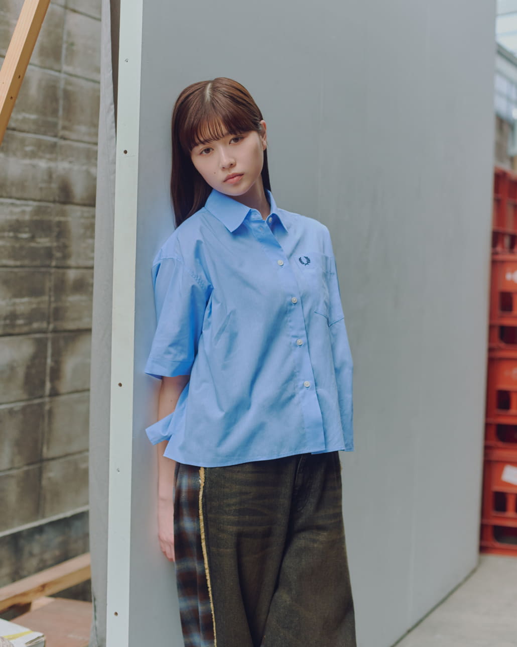 FRED PERRY [フレッドペリー] 別注 ワンポイントロゴ刺繍シアーシャツ [FPW-26S-035JF]のコーディネートです。