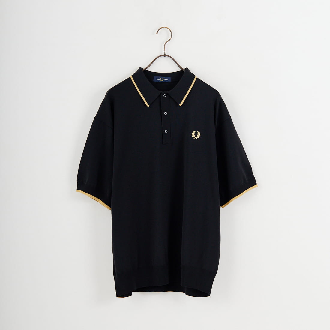 FRED PERRY [フレッドペリー] 別注 シングルティップライン サマーニットポロシャツ [FPM-26S-024JF]の商品画像です。