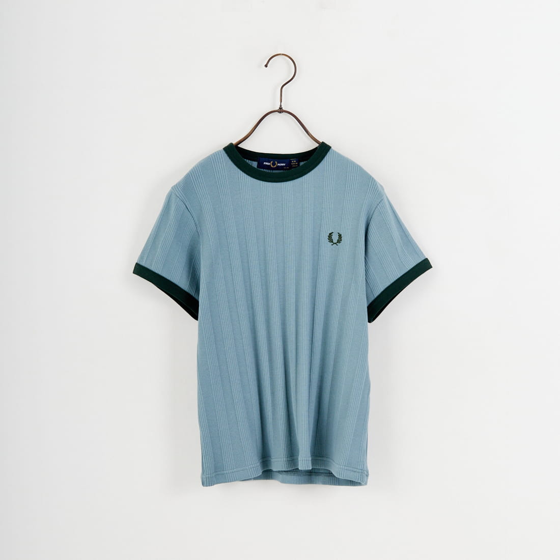 FRED PERRY [フレッドペリー] 別注 ランダムリブ ワンポイントロゴ刺繍リンガーTシャツ [FPW-26S-032JF]の商品画像です。