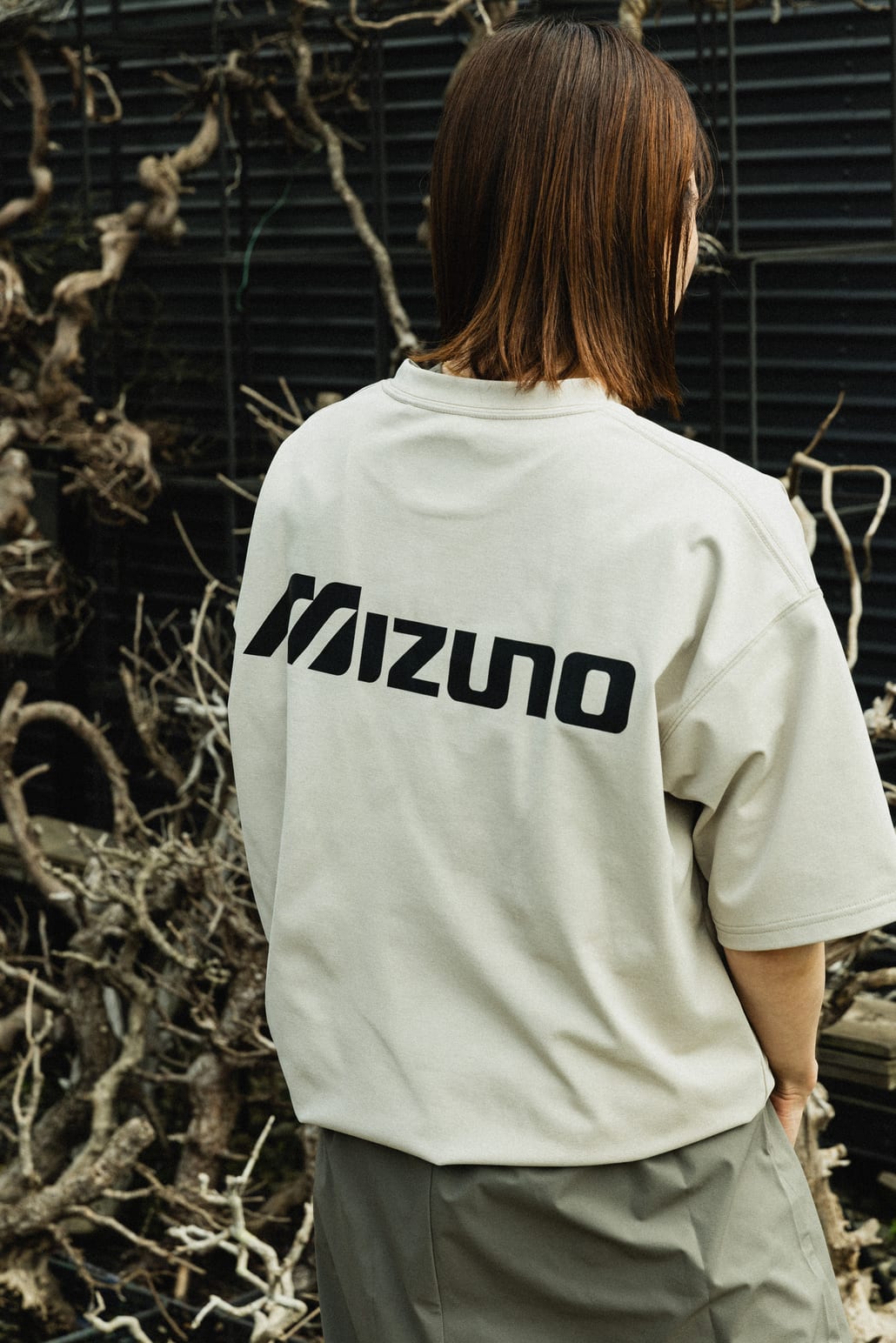 MIZUNO [ミズノ] 別注 ドローコード付き バックプリントTシャツ [D2JADW01-JF]と別注 4WAYストレッチ ギャザーデザインワンピース [D2JCDW01-JF]のスタイリングです。