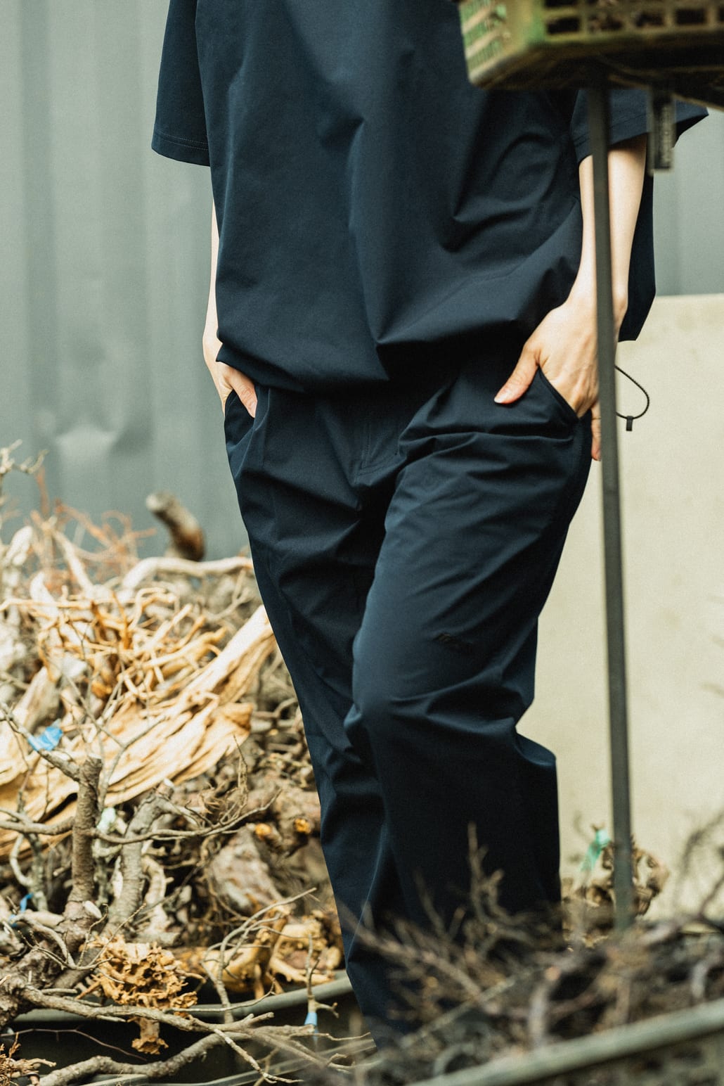 MIZUNO [ミズノ] 別注 4WAYストレッチ バックプリントTシャツ [D2JADW04-JF]と別注 4WAYストレッチ イージーパンツ [D2JFDW01-JF]のスタイリングです。