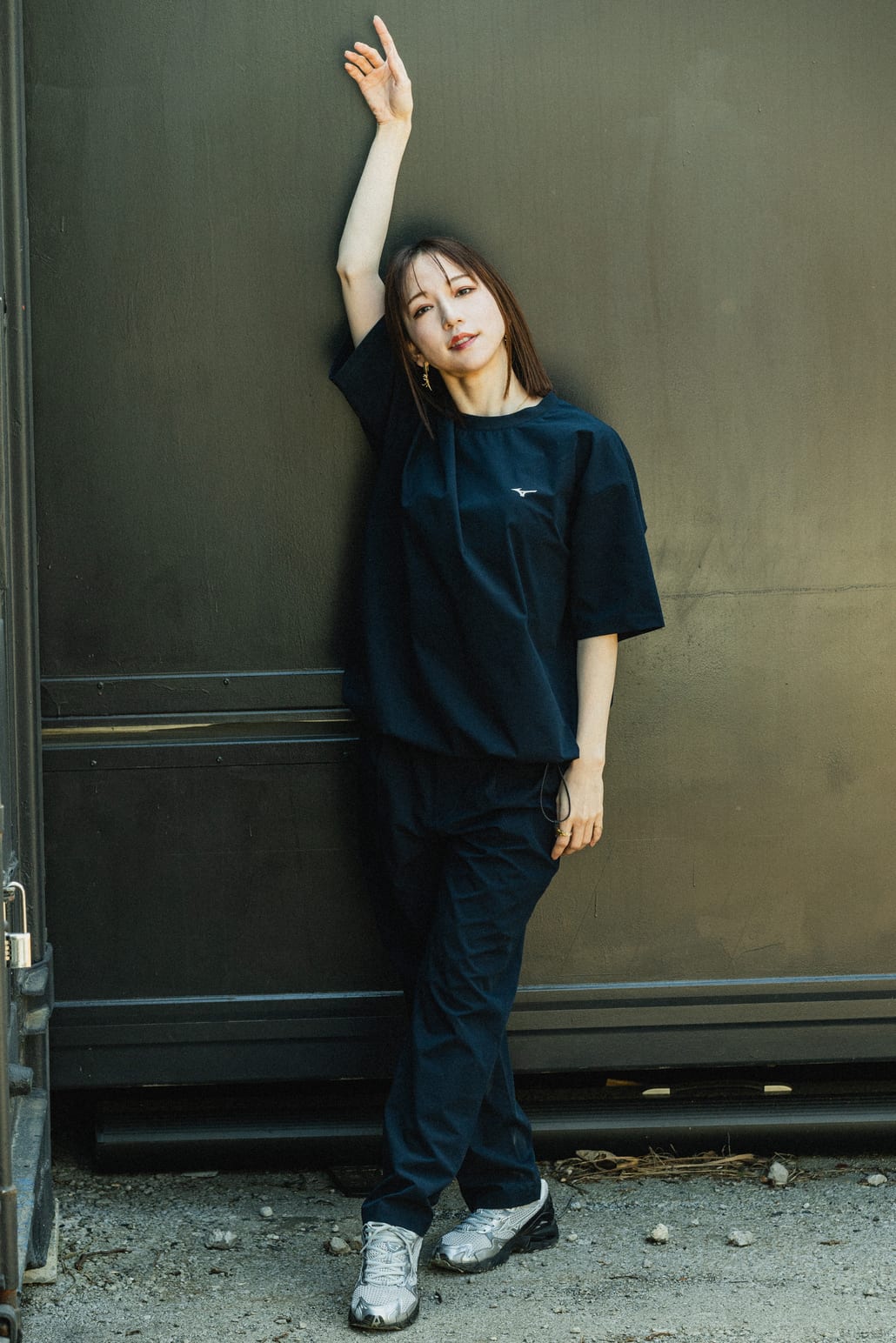 MIZUNO [ミズノ] 別注 4WAYストレッチ バックプリントTシャツ [D2JADW04-JF]と別注 4WAYストレッチ イージーパンツ [D2JFDW01-JF]のスタイリングです。