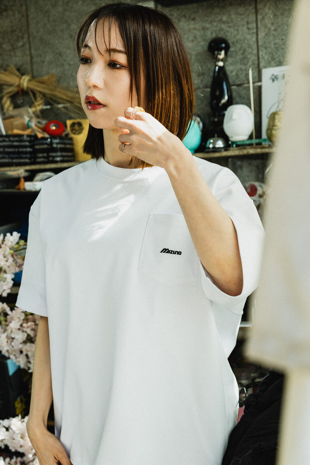 MIZUNO [ミズノ] 別注 ポケット付き ワンポイントロゴ刺繍Tシャツ [D2JADW03-JF]と別注 4WAYストレッチ イージーパンツ [D2JFDW01-JF]のスタイリングです。