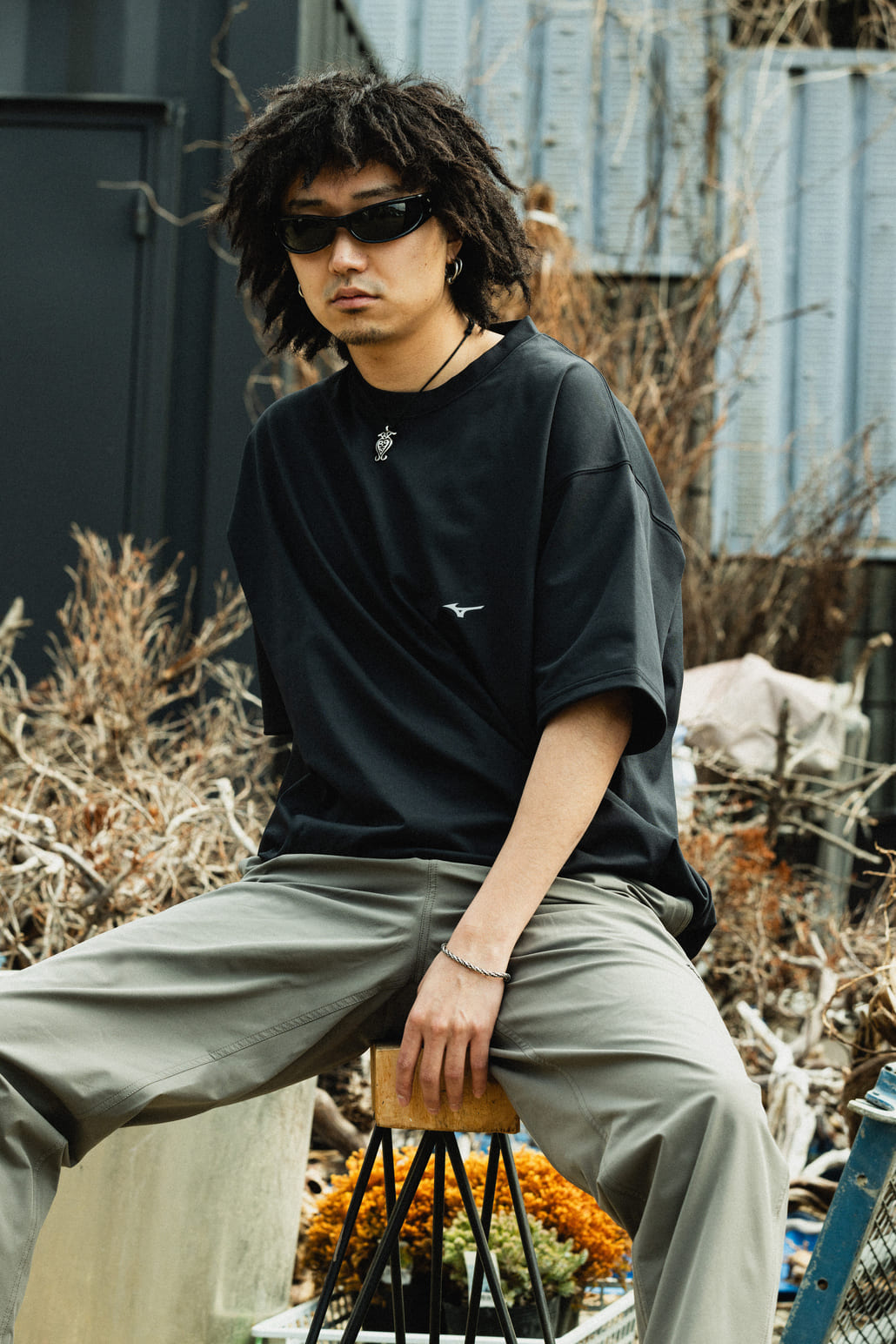 MIZUNO [ミズノ] 別注 ドローコード付き バックプリントTシャツ [D2JADW01-JF]と別注 4WAYストレッチ イージーパンツ [D2JFDW01-JF]のスタイリングです。