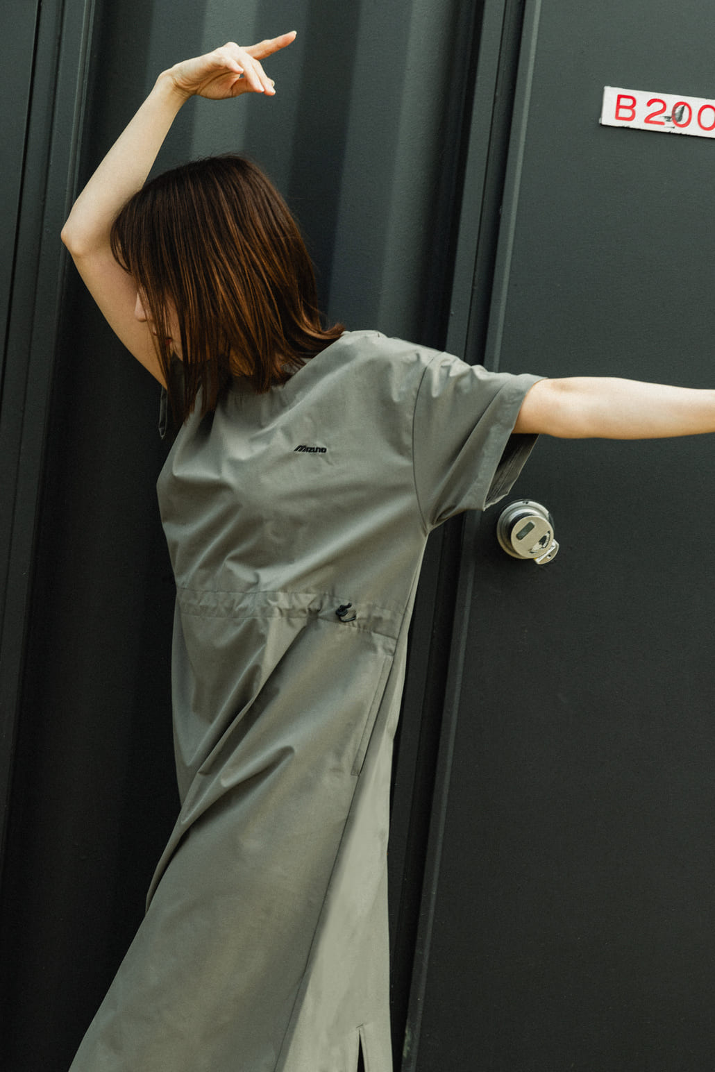 MIZUNO [ミズノ] 別注 4WAYストレッチ ギャザーデザインワンピース [D2JCDW01-JF]のスタイリングです。