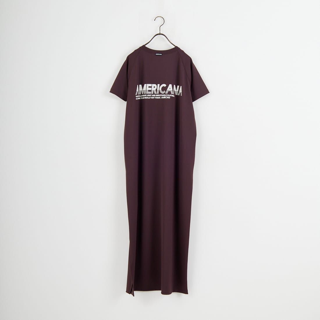 Americana × JEANS FACTORY [アメリカーナ × ジーンズファクトリー] 別注 AMERICANA バックロゴプリント マキシ丈ワンピース [ASO-M-853-JF]